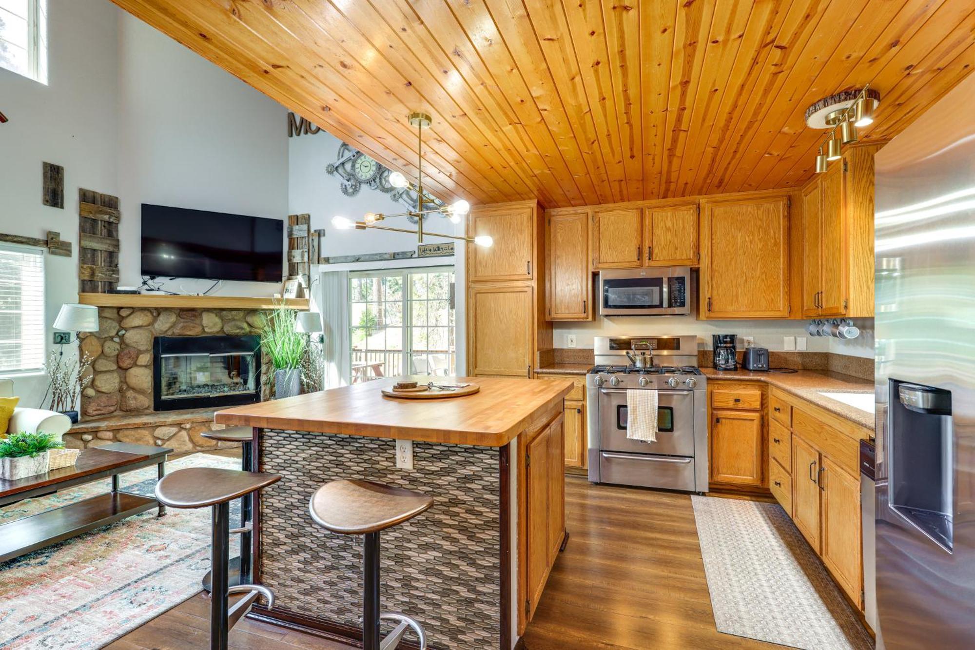 Remodeled Crestline Retreat Walk To Lake Gregory! Екстериор снимка