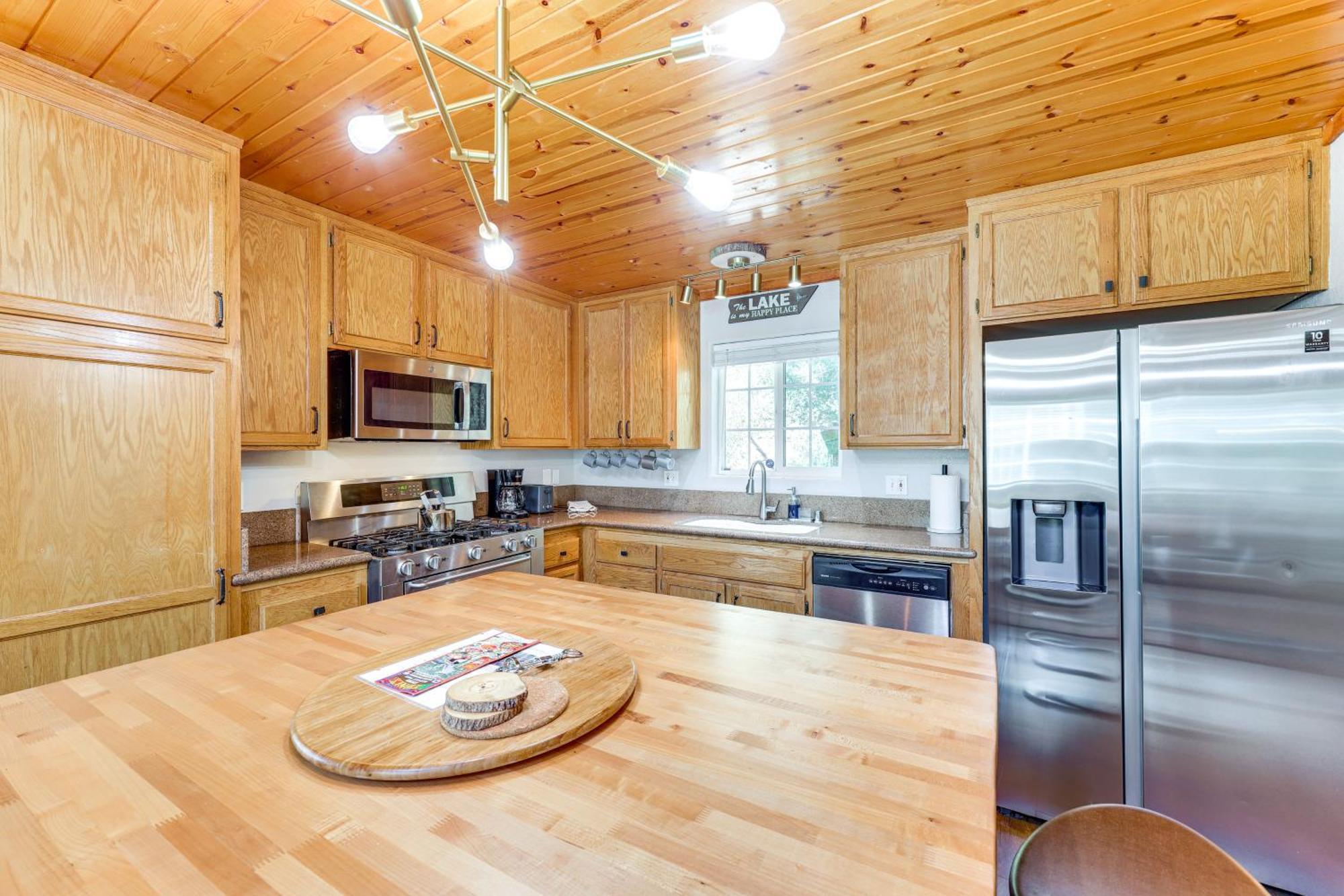 Remodeled Crestline Retreat Walk To Lake Gregory! Екстериор снимка