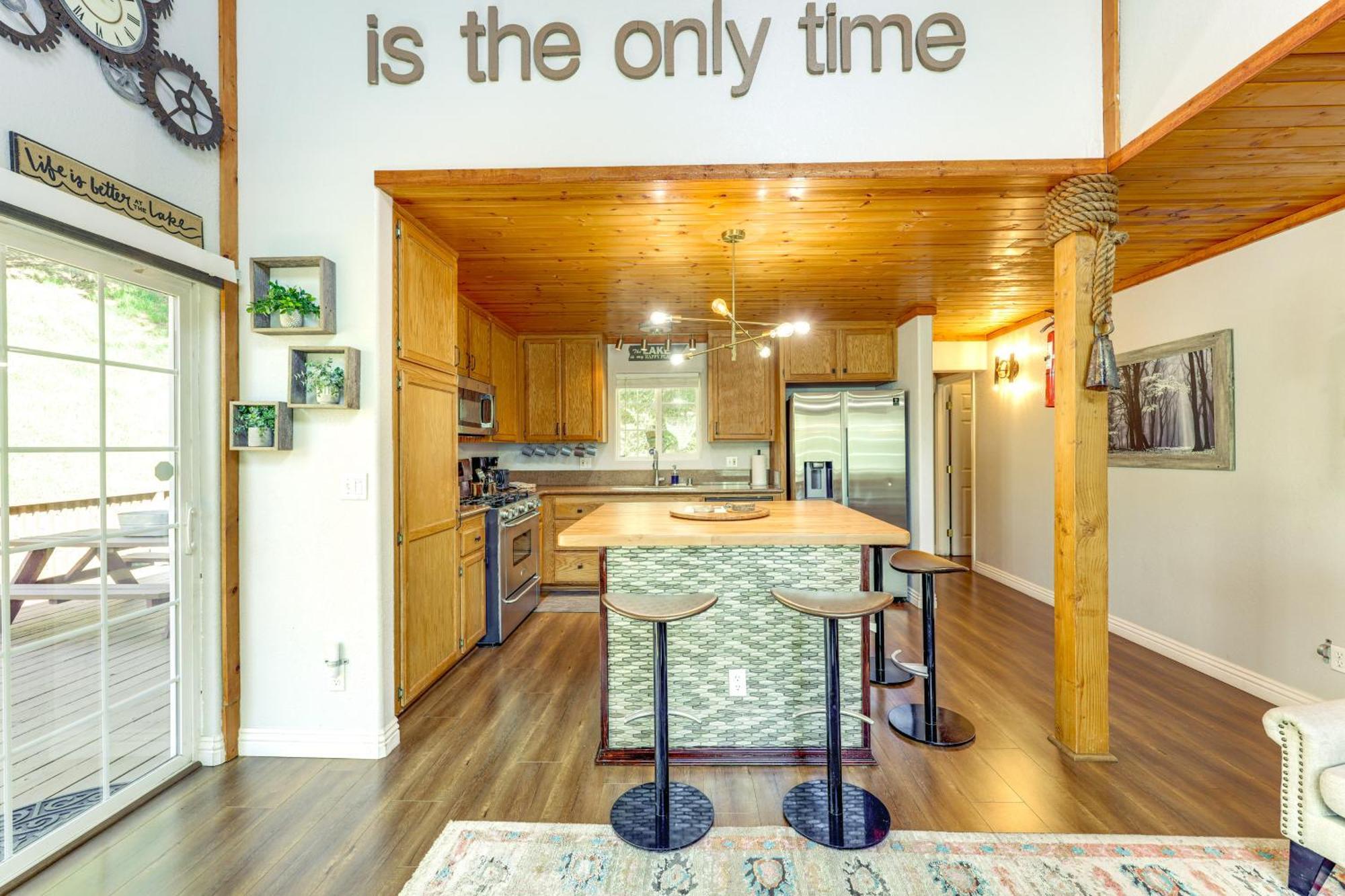 Remodeled Crestline Retreat Walk To Lake Gregory! Екстериор снимка