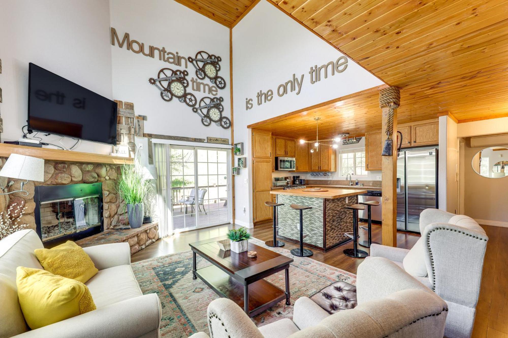 Remodeled Crestline Retreat Walk To Lake Gregory! Екстериор снимка