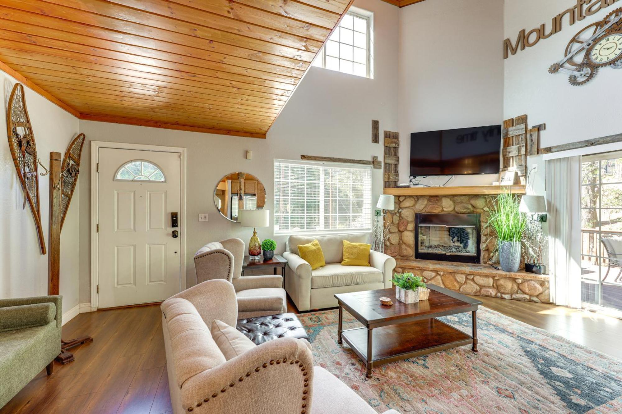 Remodeled Crestline Retreat Walk To Lake Gregory! Екстериор снимка