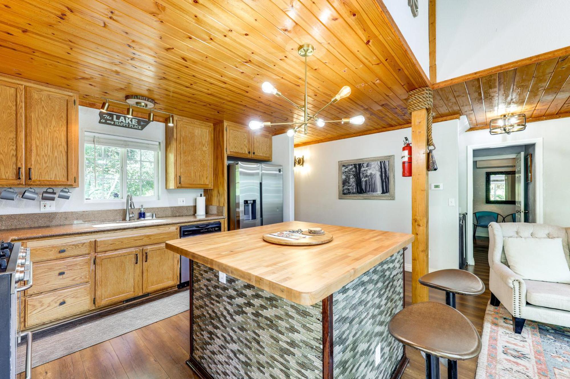 Remodeled Crestline Retreat Walk To Lake Gregory! Екстериор снимка